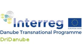 Logo Interreg Danube Transnational Programme napísané modrou farbou na bielom podklade a pod tým DriDanube zelenou farbou. V pravom rohu loga malé logo Európskej únie a v ľavom hornom rohu 