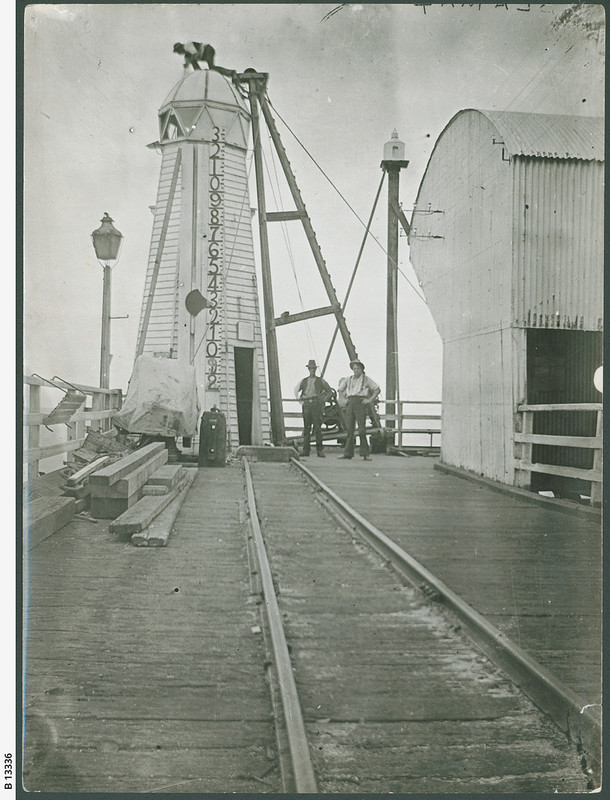 Photo of a tide guage from 1912